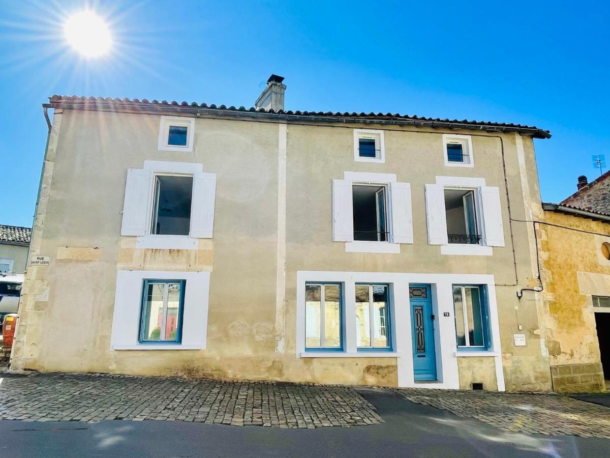 Vila La Carree Des Amis Lusignan Exteriér fotografie