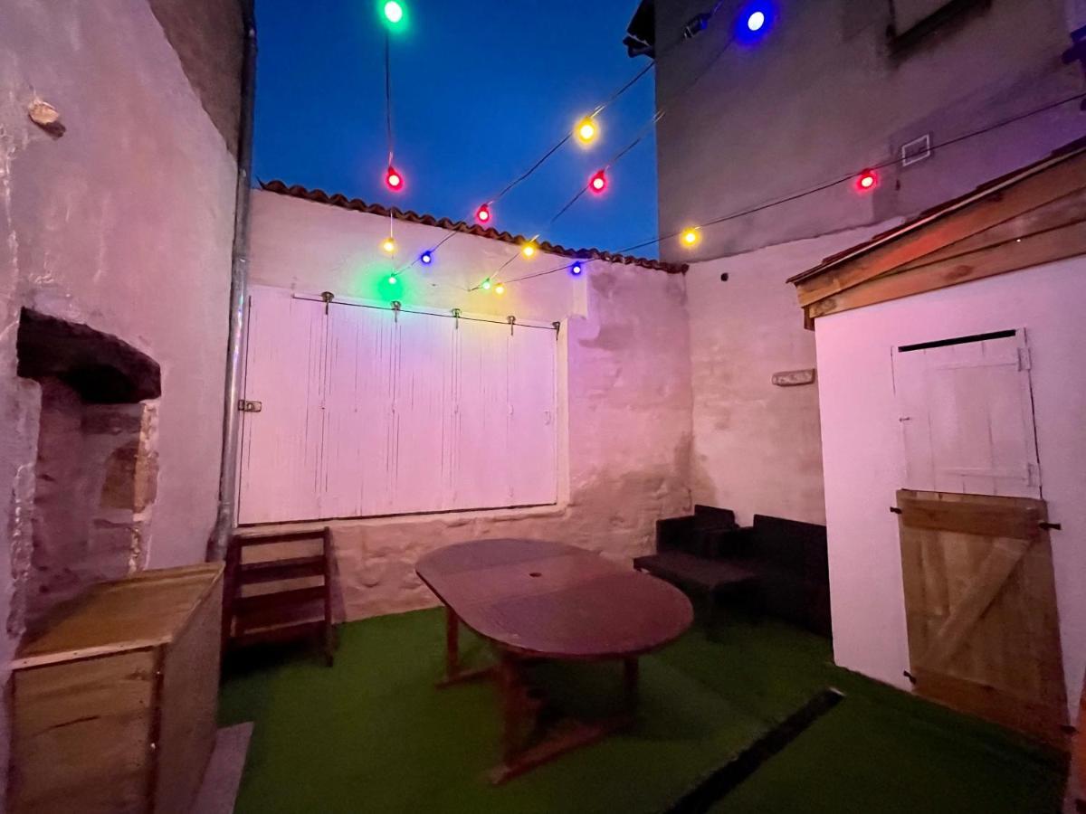 Vila La Carree Des Amis Lusignan Exteriér fotografie